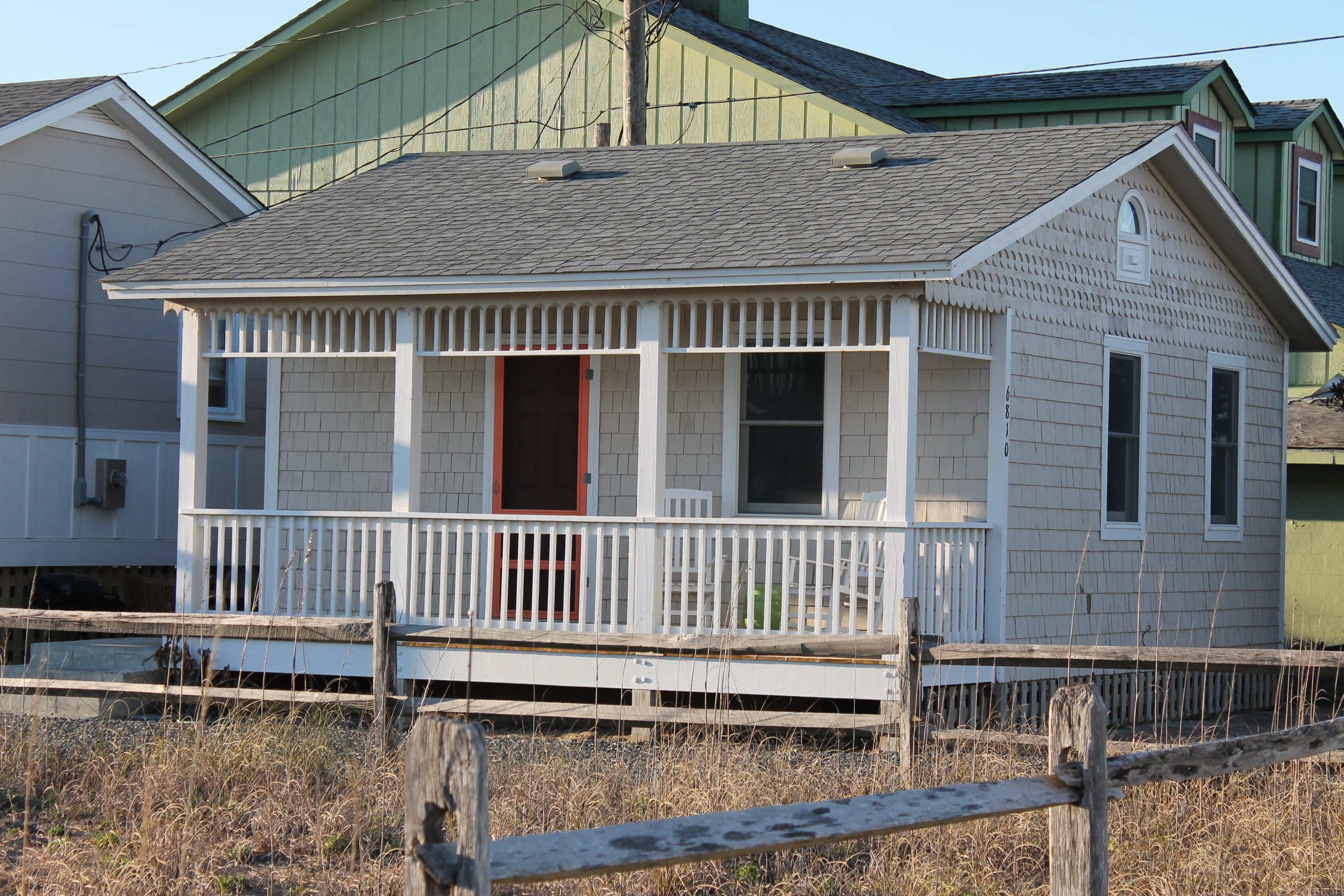 Kemp & Olive Cottage: Tiny Cottage for Two Guests and Pups!