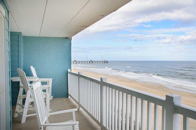 First Light: PierView Oceanfront Condo, Contemporary Vibes & Stunning Views — Nags Head, NC