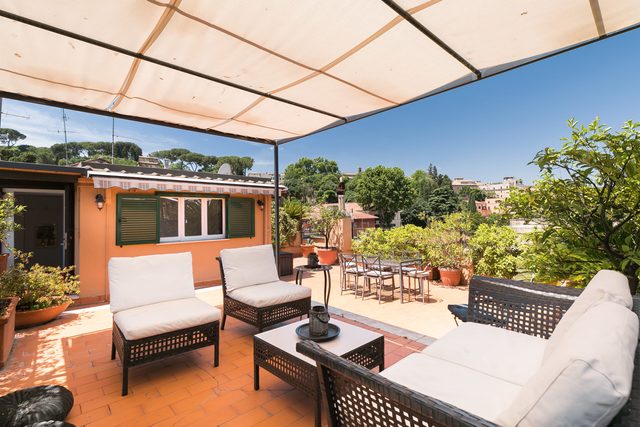 Trastevere Charming Penthouse by Romeloft
