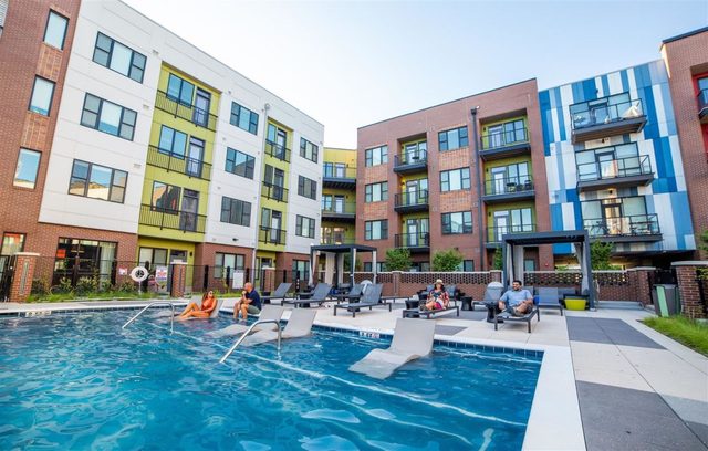Downtown apartment w/ free parking