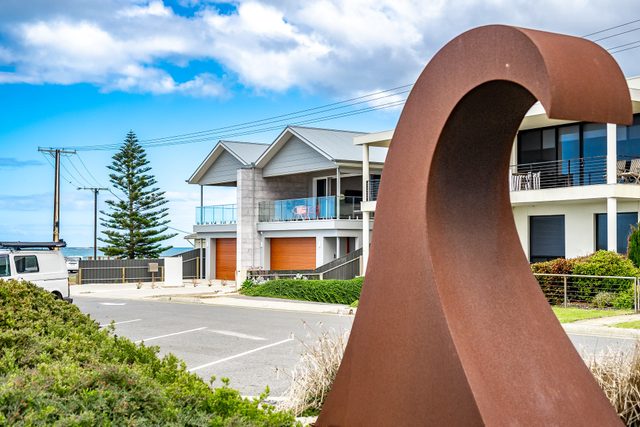 Surfs up at The point - Ocean Parade, Middleton