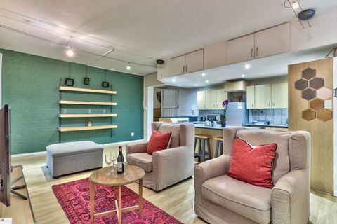Family Haven 👪Court Yard/Baby Cot/ Restaurants/ Parking
