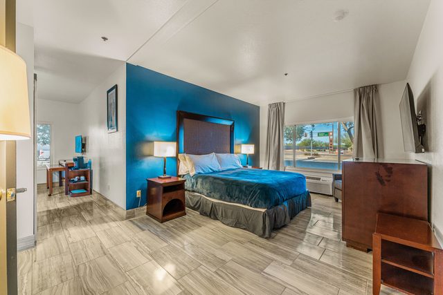 Tempe Studio King Premium — Tempe, AZ