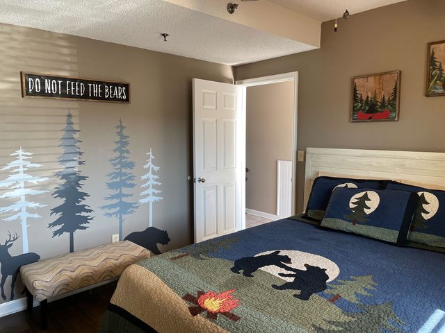 Easy Access Off The Parkway, Close to Everything!