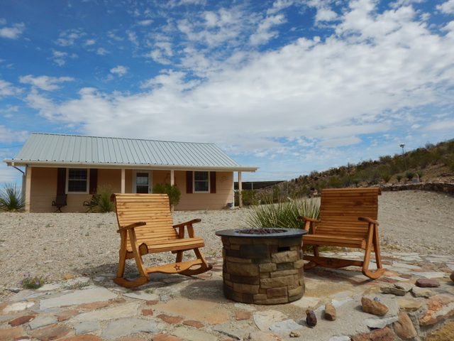 Casa Tranquilla: Scenic Solar and Wind Powered Home
