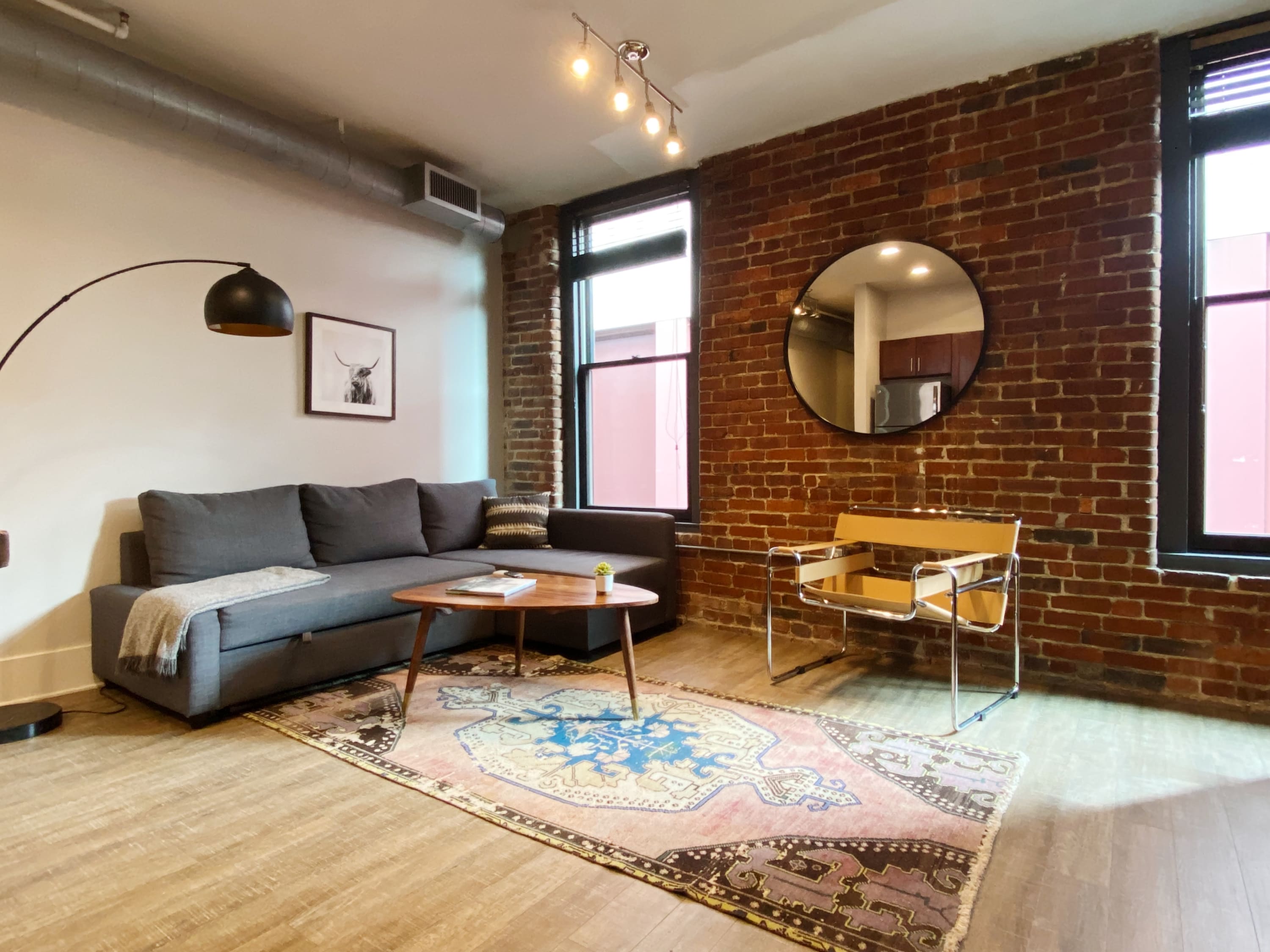 Historic Loft > As DOWNTOWN Nashville as you can get! 402