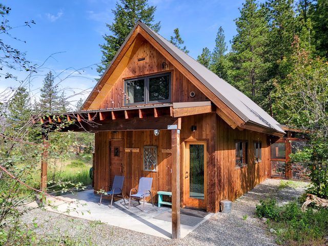 Adeline - cute Mazama meadow cabin with sauna