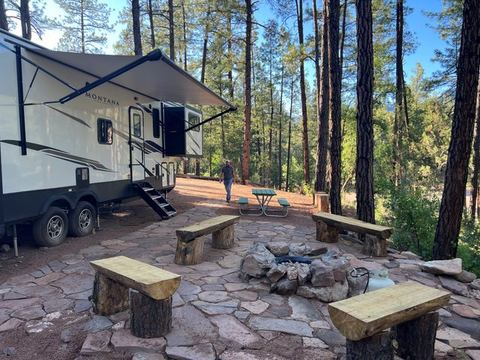 Luxury Glamper Retreat 14 Forest Site