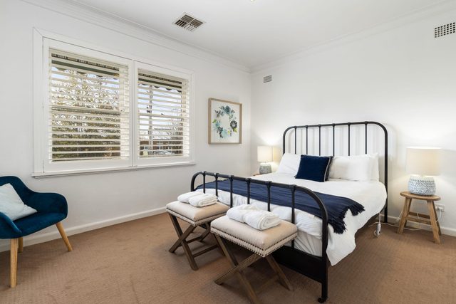 Stay Stylish in the Heart of Orange - Sleeps 6