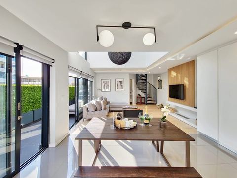 Family Friendly, Secure, Fully Equipped & Spacious 2Bed with a Pool and Parking