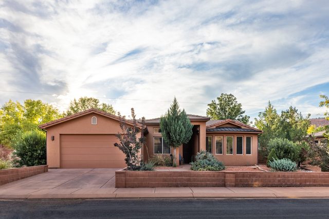 Luxury 3BR Near Zion | Pool & Hot Tub Escape