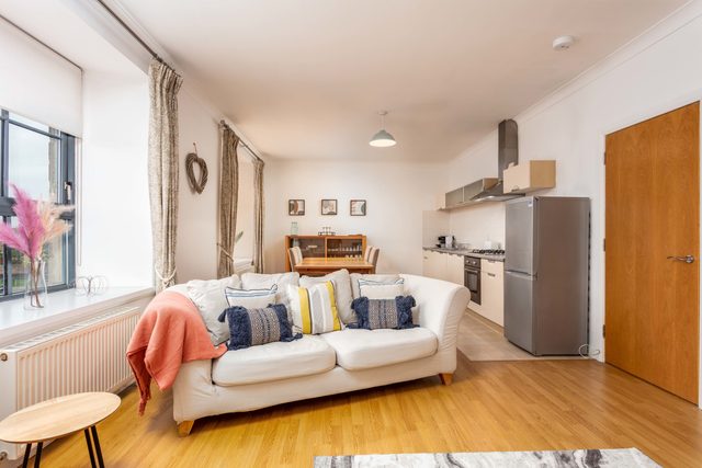 No27 The Barclay - Donnini Apartments — Kilmarnock, Scotland