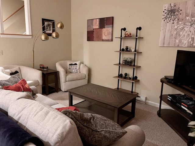Gorgeous 3BR 3BA Sleeps 10 Ski On / Off Jiminy Peak-2000 Sq Ft Mountainside Condo