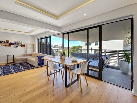 Modern Luxury in SeaPoint. Pool+Designer finishes