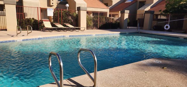 Cozy condo near MCC, pool, covered parking
