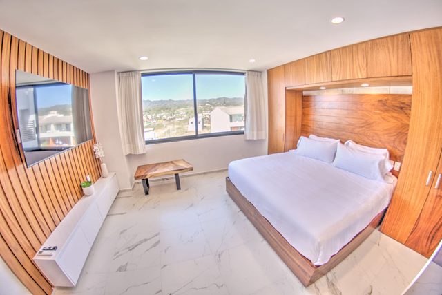 Cruz 504: Studio w Rooftop Pool, 2 Blocks to Beach