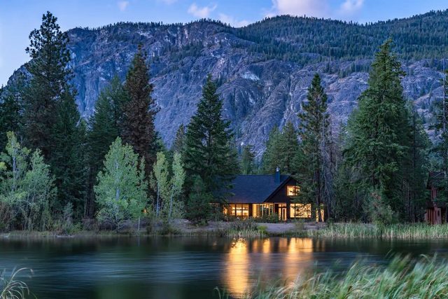 Apres Cabin Luxury Lake Front Cabin in Mazama