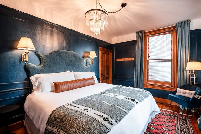 The Matriarch| Suite 3 | Pet friendly — Ashland, OR