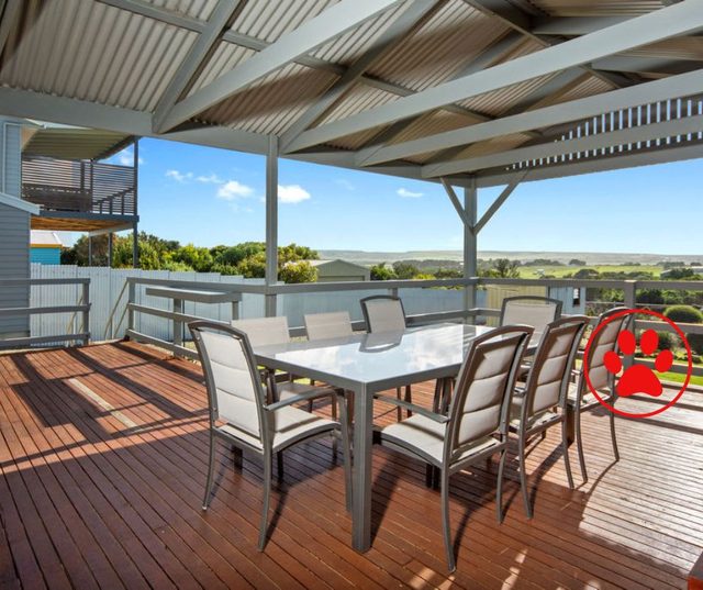 Beach Cottage - One Street to Beach, Recently Renovated Holiday Home