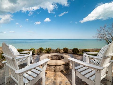 Oakwood Beach - Lake Front - Hot Tub + Fire Pit — Ashtabula, OH