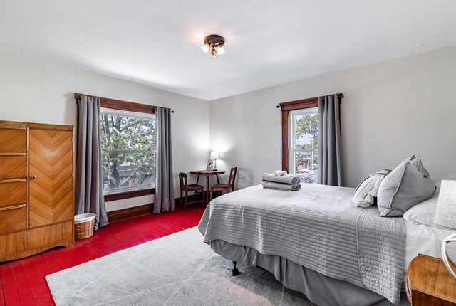 Kent Family Home | Walk to Downtown + Pet Friendly