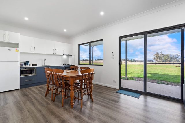 Glenowrie Cottage - 1 King, 2 Singles - Near Cadia