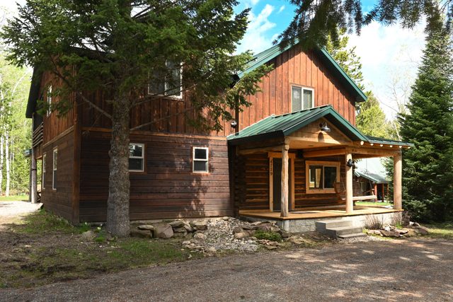 Renovated Cabin Near Yellowstone with BBQ Grill