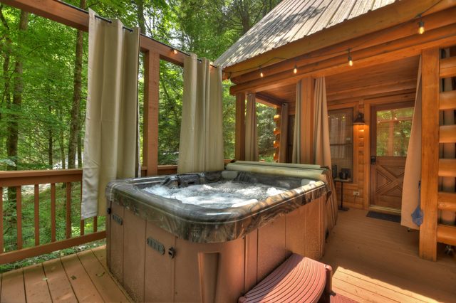 Pet Friendly Creek Cabin | Hot Tub | King Bed