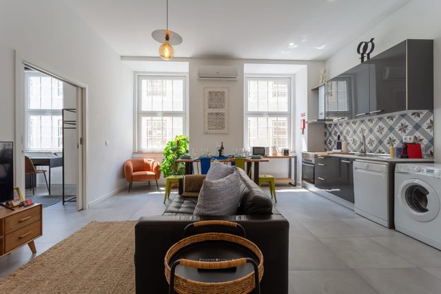 Super Central Walk Anywhere w/AC, Lift, 3BDR, 2BA