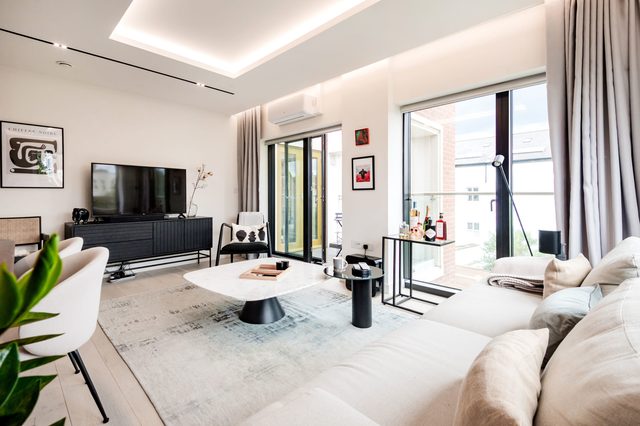 Modern 2 bed with roof patio - by Out of Office Lifestyle