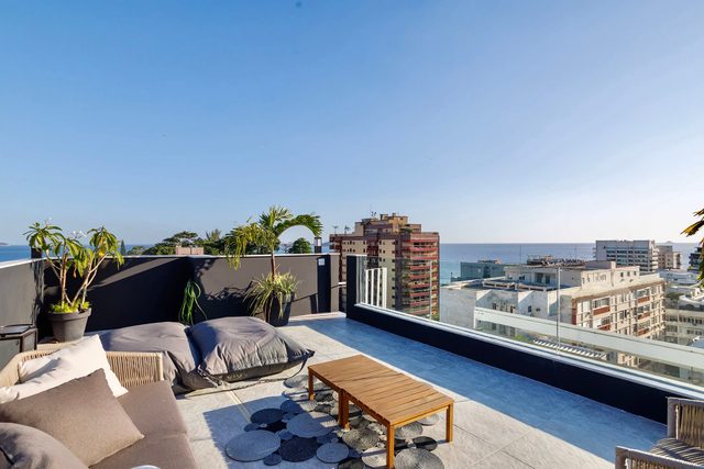 Explendid and Well Located Mansion - RIO022