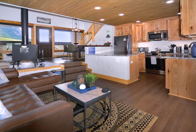 Sunnyside, Remodeled Snowcrest 2BD/2BA Condo!