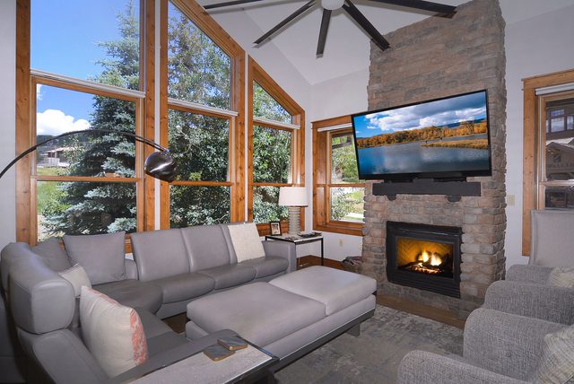 Black Bear Luxury,Gorgeous ski in/out unit,hot tub