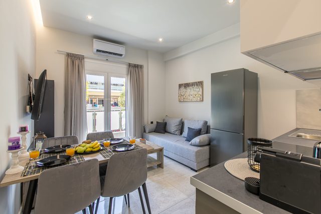 Neaira City Apartment