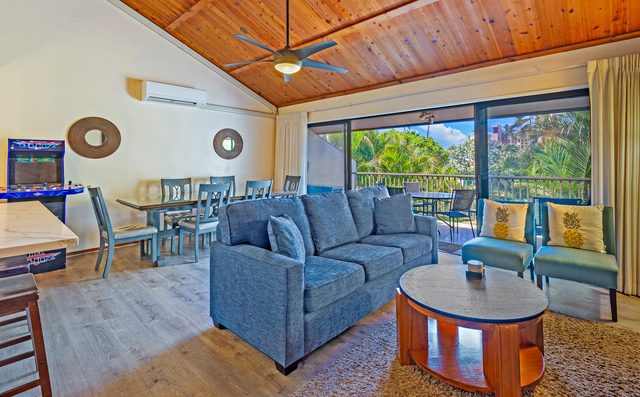 KOA Resort 3L Steps to the Pool! Walk to the Beach! Beautiful Pool!