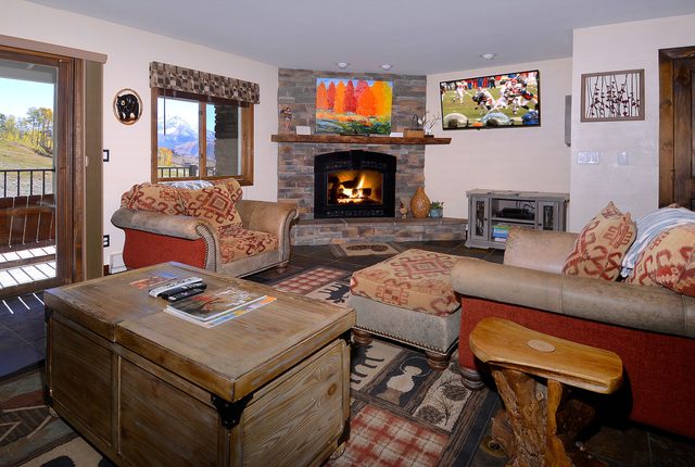 Whetstone Vista- Beautiful 2 Br ski in/out,hot tub