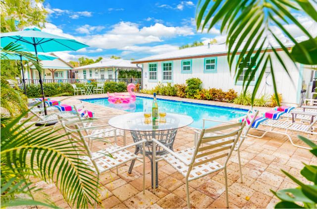 558 Sea Glass Cottage | New Pool | Mins 2 Beaches