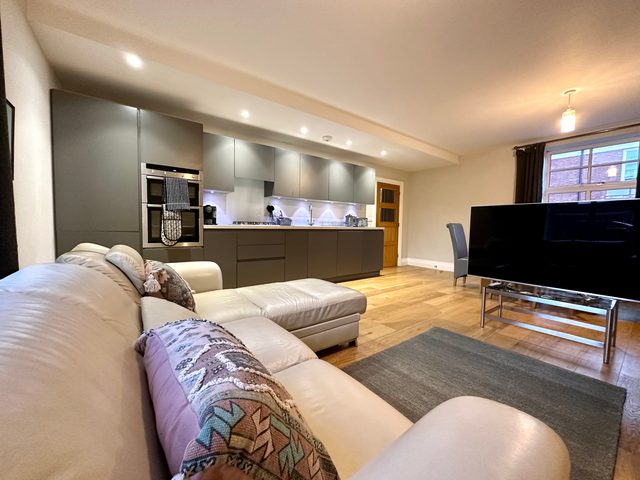 Desirable 2 Bedroom Apartment in Bicester that sleeps 5