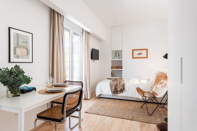 #AH04 Top floor studio near Athens Concert Hall