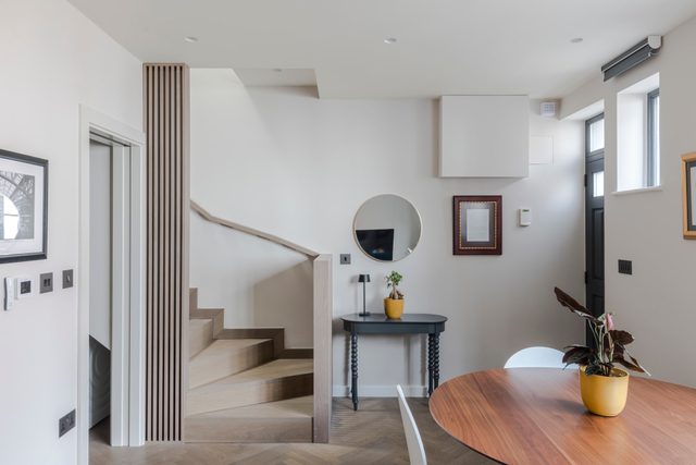 Stunning 2-Bed Mews House w/ AC near Regent's Park — London, England