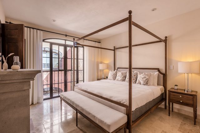 2BR Modern Apartment 3rd Floor w/ Jacuzzi AC/Heat
