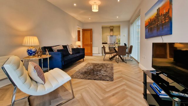 Luxury apartment, walking distance to city centre.