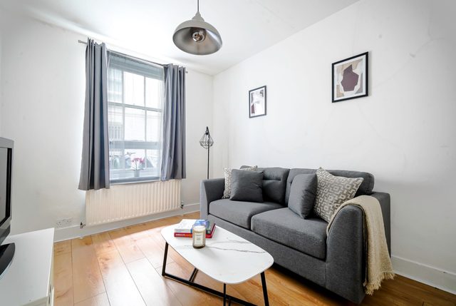 BnBNova - 2BR Near Liverpool St - Sleeps 6 - Central London