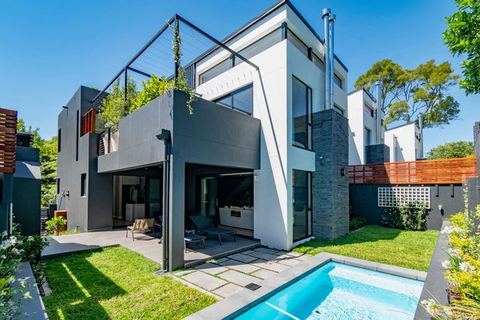 Exquisite Family Retreat: Luxury Villa with Pool