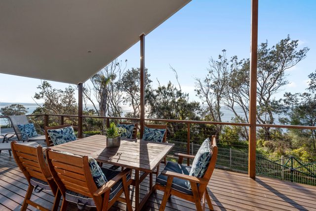 The Lighthouse Mollymook - 4BR / Pets / Beach — Mollymook Beach, New South Wales