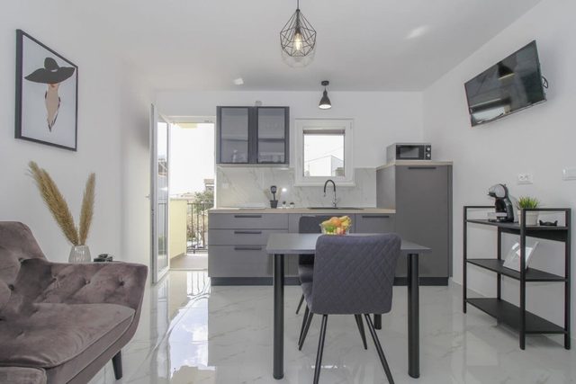 Modern studio for 2 with balcony in Rovinj