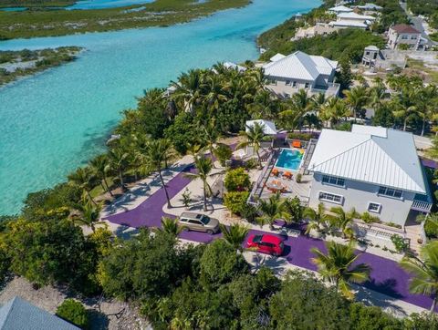 Tropical Villa Paradise: Pool, Beach & 360° Views — Providenciales