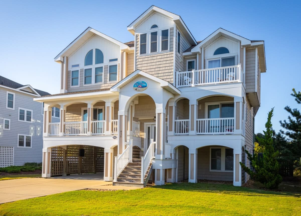 3min Walk to Beach, Pool, Hot Tub, & Game Room!