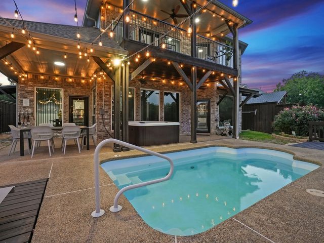Clearview Castle - Pool*, Jacuzzi, Lake View — Lewisville, TX