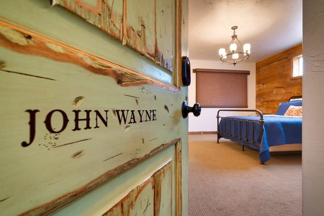Hideout @ the Rim - John Wayne Suite — Moab, UT